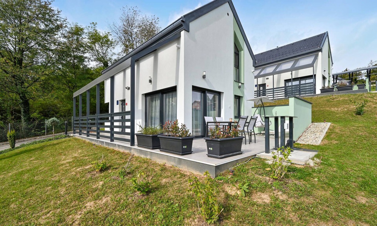 Varazdin House | Nice home in Margecan with house a mountain view