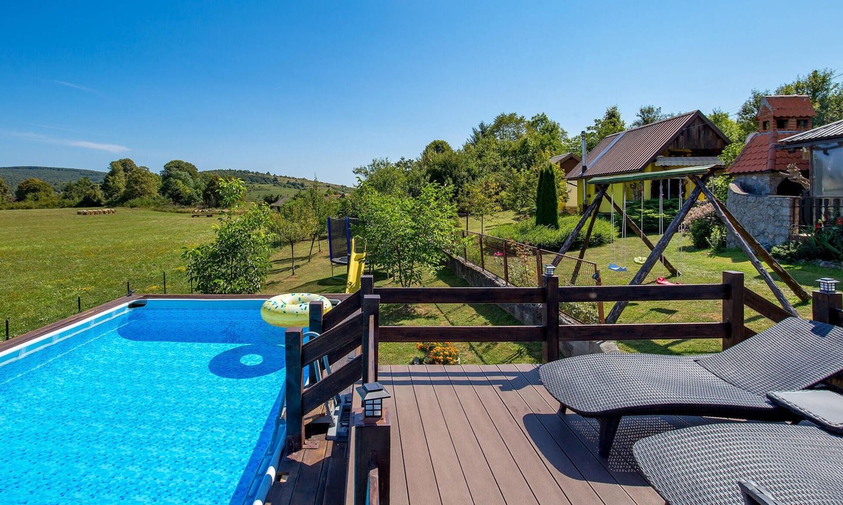 Plaski House | Nice home in Plaski with house a panoramic view