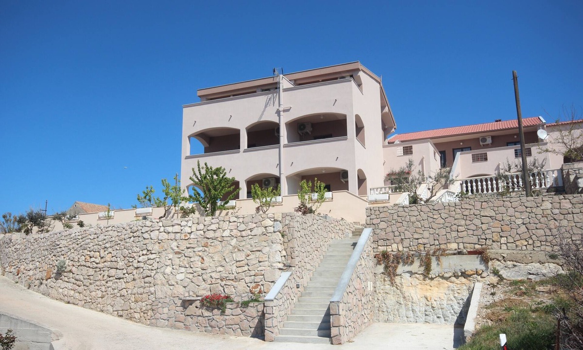 Rtina Apartment | Njaco - Three Bedroom Apartment with Sea View