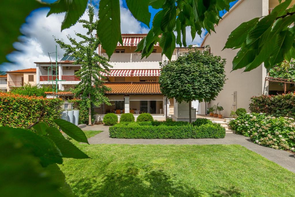Valdebek Apartment | Nona's garden apartment