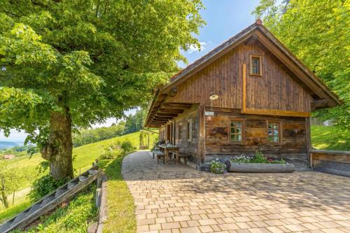 Brezice Ski Chalet | Oldhouse Knezovo with Private Garden - Happy Rentals