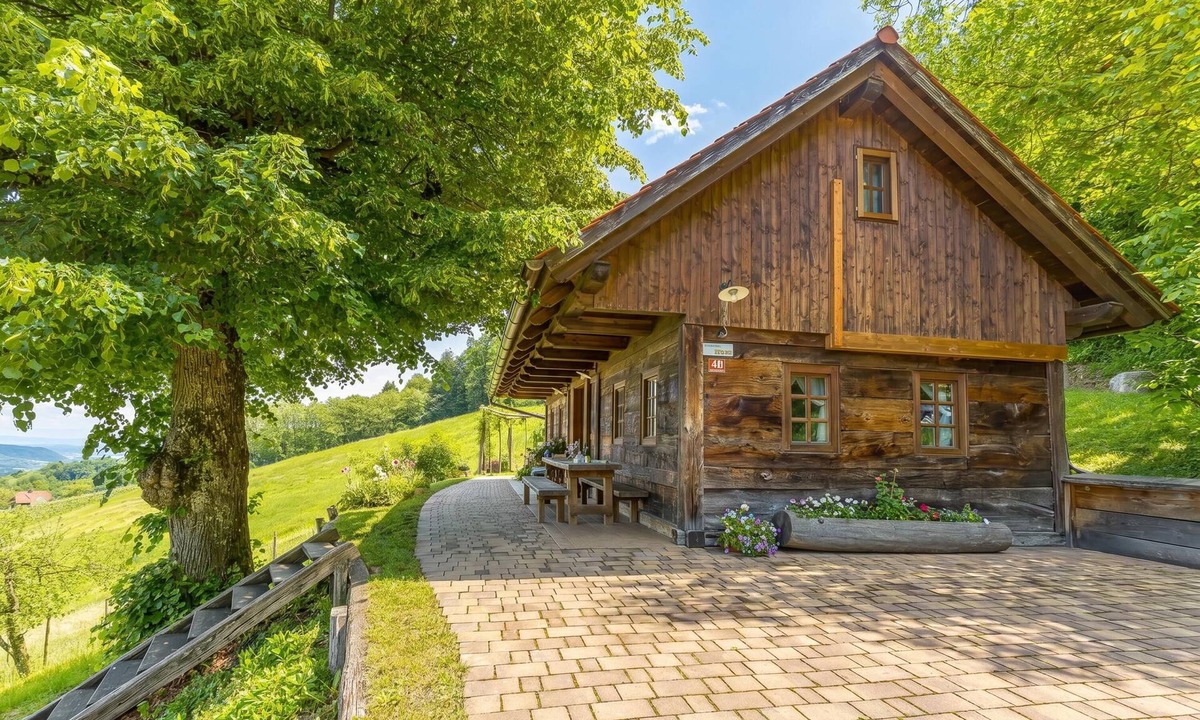 Brezice Ski Chalet | Oldhouse Knezovo with Private Garden, Sromlje, Slovenia