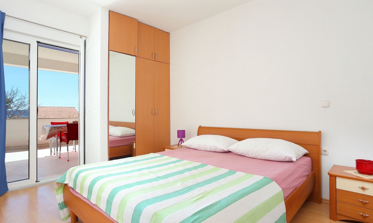 Okrug Gornji Apartment | One bedroom apartment with terrace and sea view Bušinci, Čiovo (A-18800-d)
