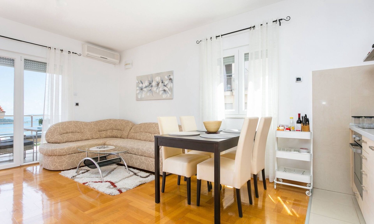 Seget Donji Apartment | One bedroom apartment with terrace and sea view Seget Donji, Trogir (A-21374-a)