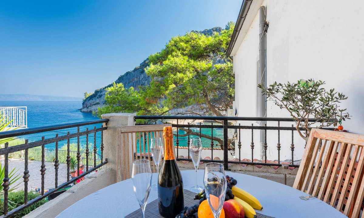 Zastrazisce Apartment | One bedroom apartment near beach Cove Vela Stiniva, Hvar (A-6864-a)