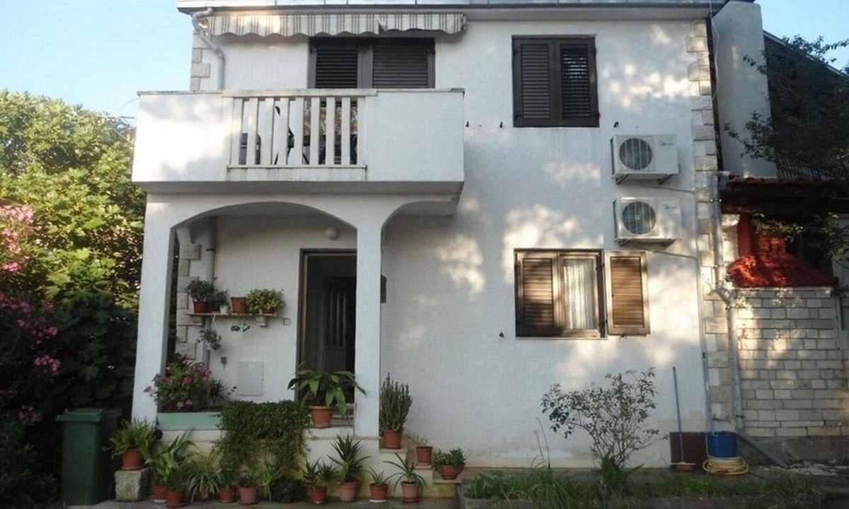 Mirce Apartment | One bedroom apartment with terrace Mirca, Brač (A-22108-a)
