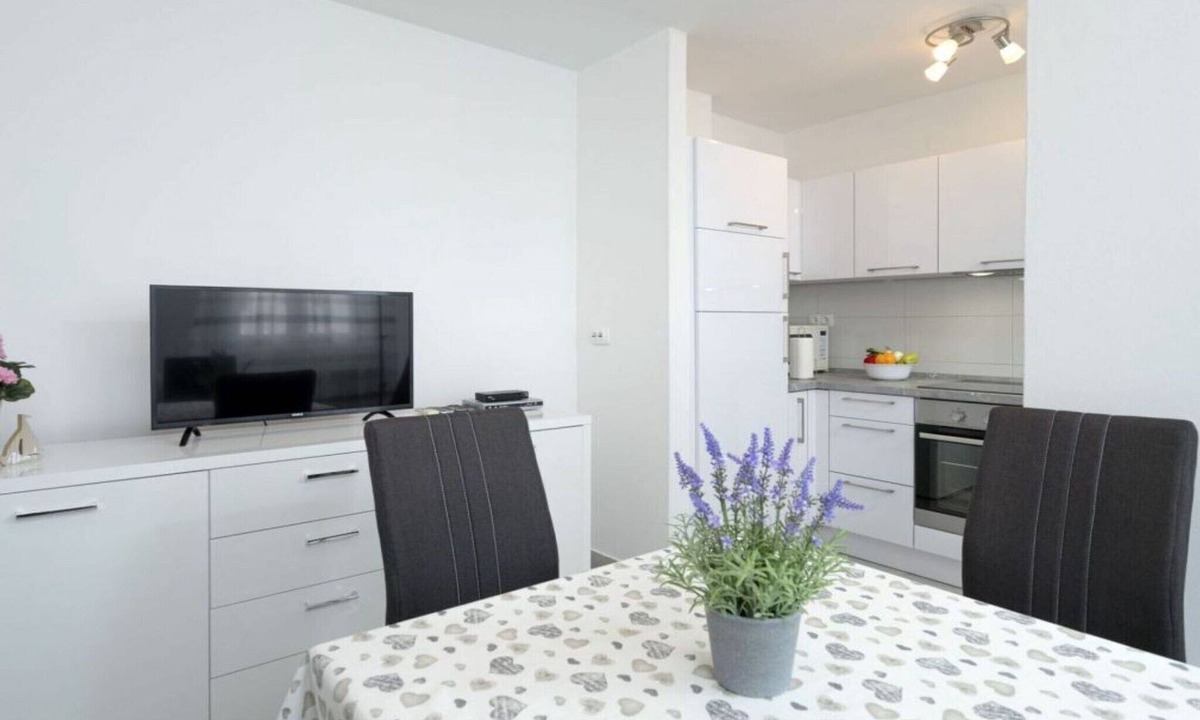 Vrboska Apartment | One Bedroom Apartment with Terrace and Sea View 4