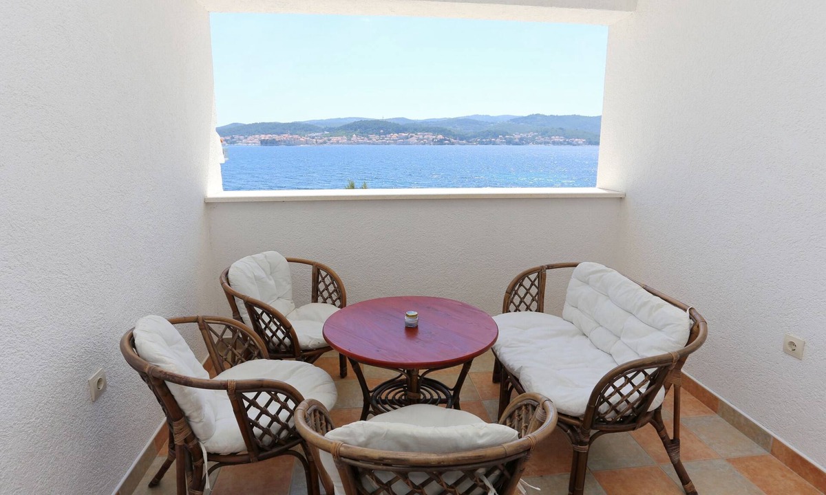Cove Tri Zala (Zrnovo) Apartment | One bedroom apartment near beach Kučište - Perna, Pelješac (A-4545-e)