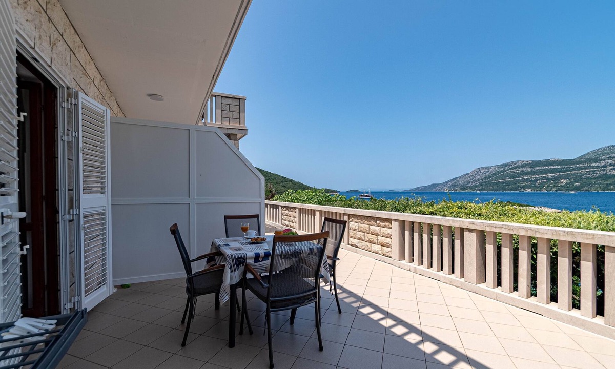 Zrnovo Apartment | One bedroom apartment near beach Tri Žala, Korčula (A-9237-a)