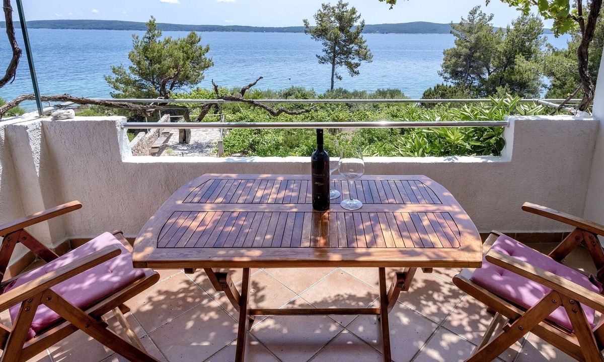 Zavala Apartment | One bedroom apartment near beach Zavala, Hvar (A-2061-b)
