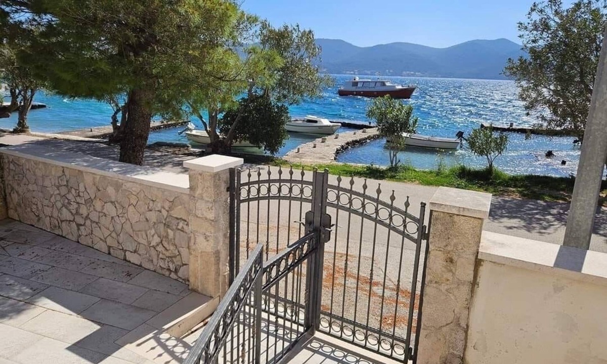 Viganj Apartment | One bedroom apartment with terrace and sea view Viganj, Pelješac (A-24522-d)