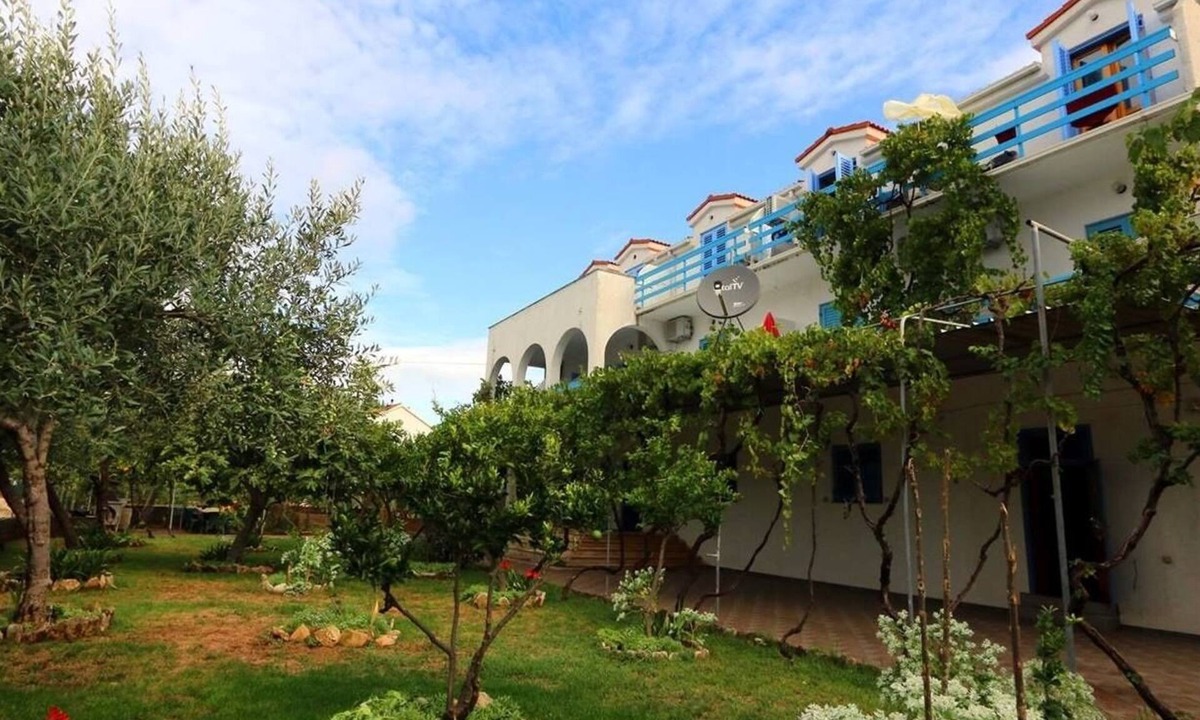 Sucuraj Apartment | One bedroom apartment with balcony and sea view Sućuraj, Hvar (A-3589-a)