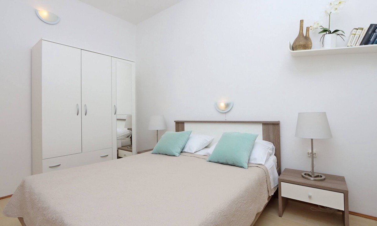 Kornic Apartment | One bedroom apartment with terrace Kornić, Krk (A-415-a)
