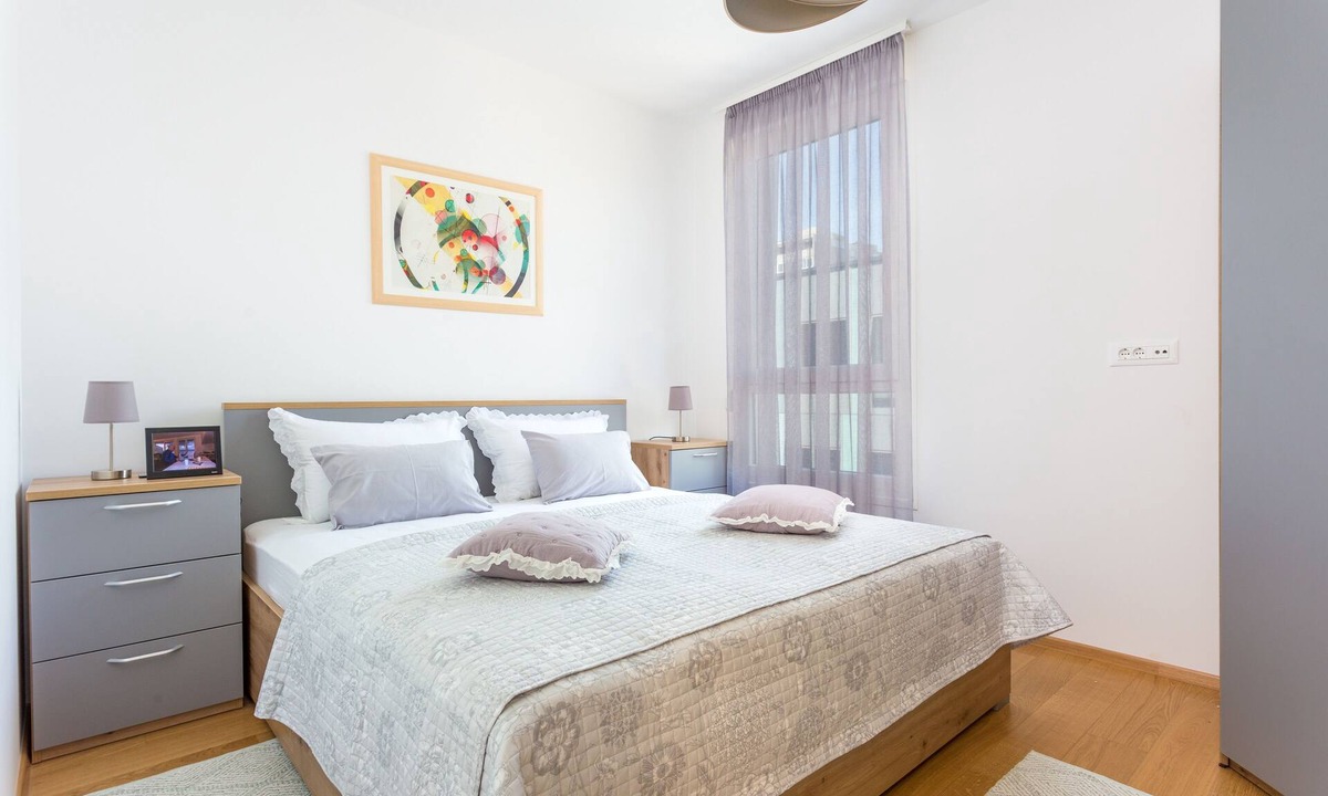 Znjan Apartment | One bedroom apartment with balcony and sea view Split (A-21368-a)