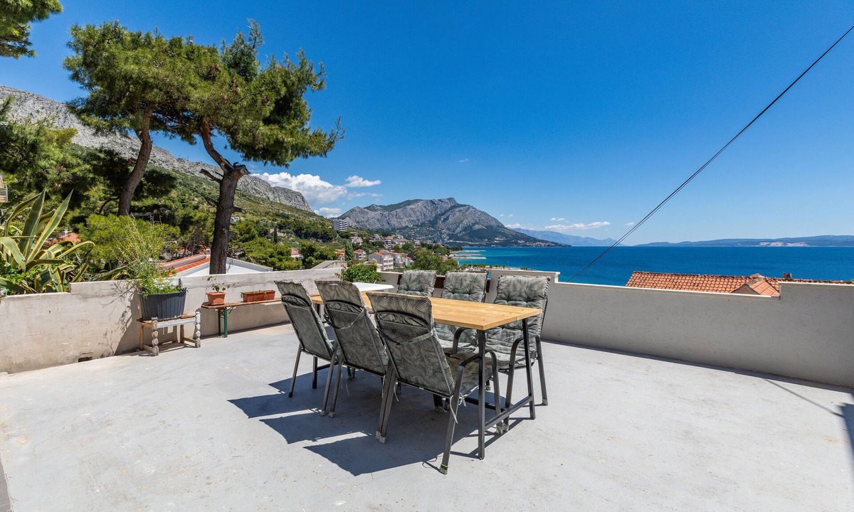 Dugi Rat Apartment | One bedroom apartment with terrace and sea view Duće, Omiš (A-2758-c)