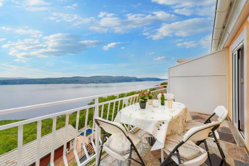 Zagorje Apartment | Panoramare Komplex Vesna by 22Estates