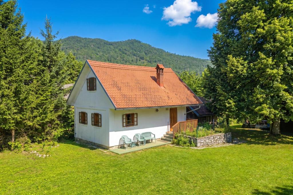 Dolenjske Toplice House | Parish House Mežnarija Near Dolenjske Toplice - Happy Rentals
