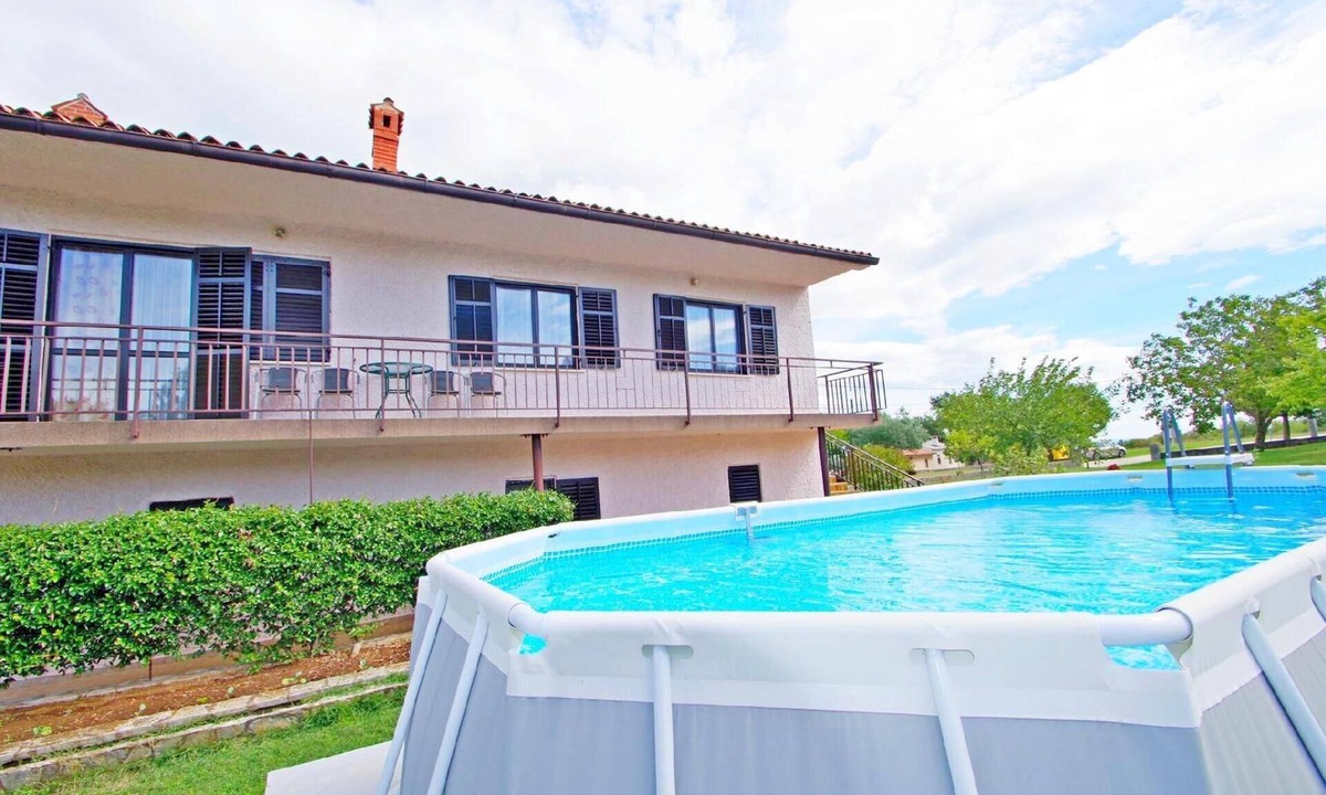 Sajini Apartment | Peaceful Apartment in the Charming Village Škitača