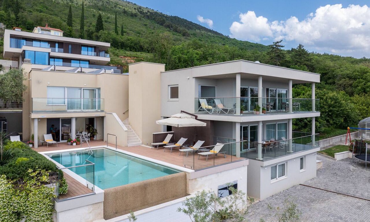 Zagorje Apartment | Pedacito de Cielo 1 BDR Sew View apartment & pool