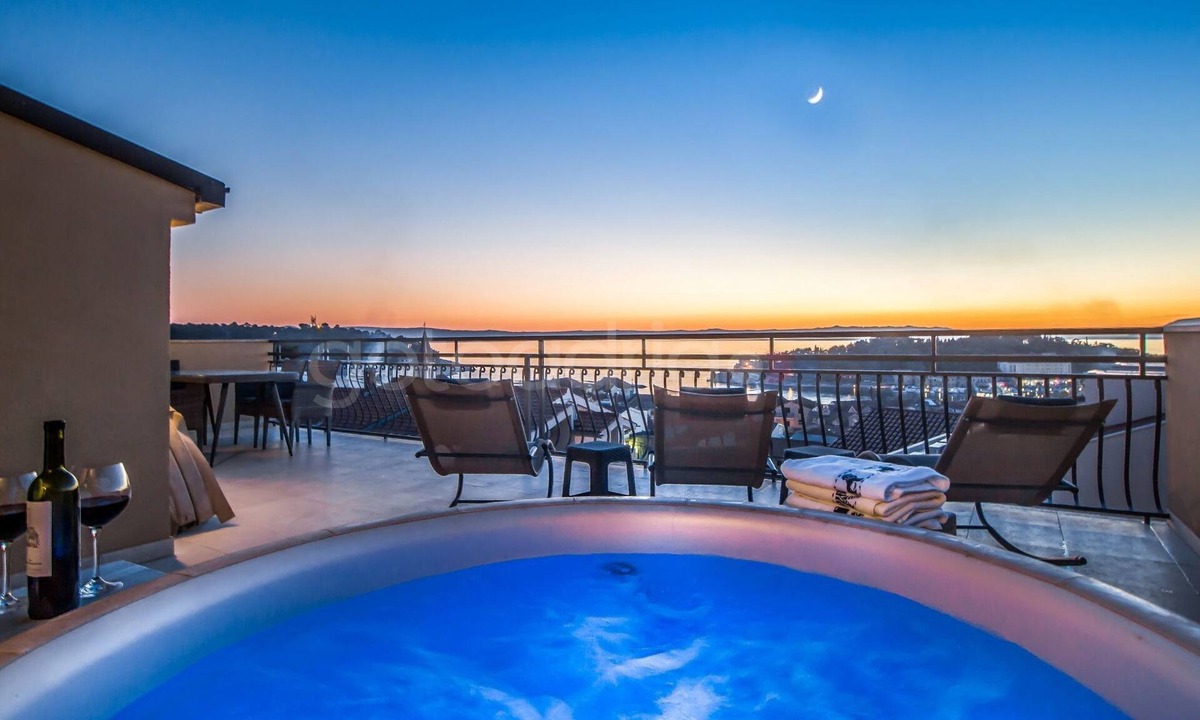 Bidol Apartment | Penthouse Skytub by Interhome