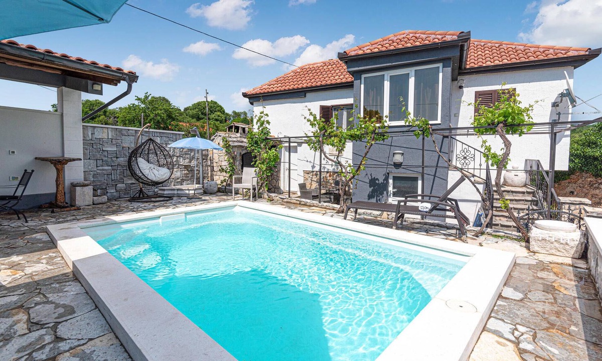 Gornje Danilo House | Pet friendly home in Danilo