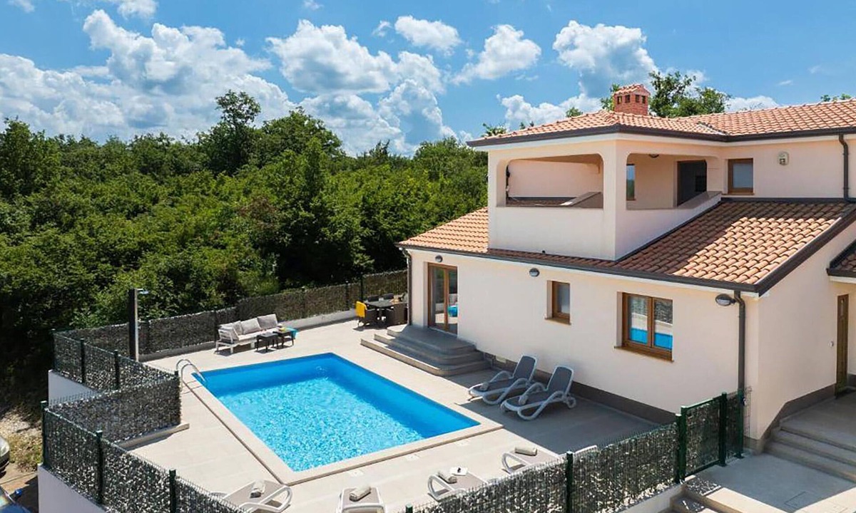 Zbandaj House | Pet friendly home in Radmani