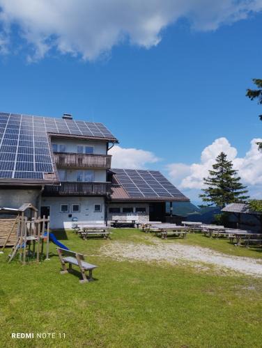 Hrastnik House | Planinski dom Vrhe