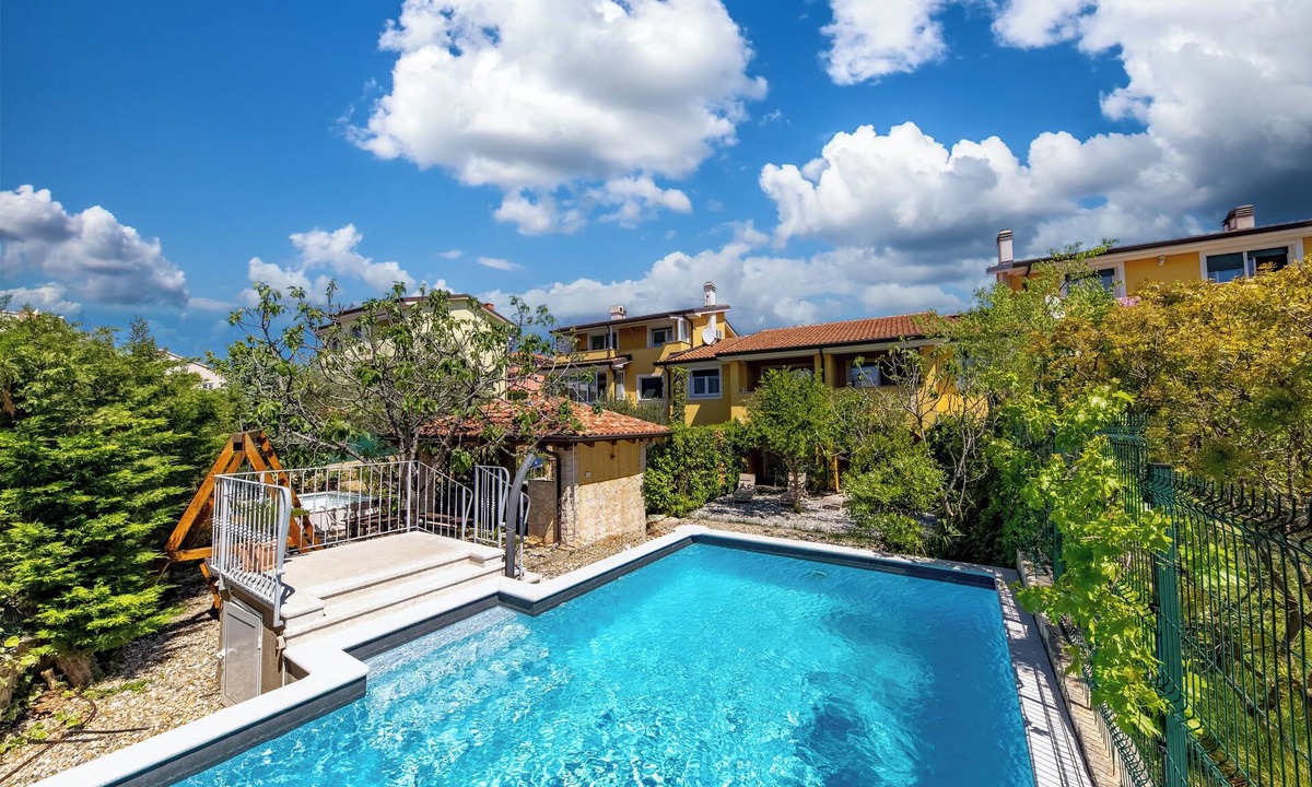 Kostrena Apartment | Pool and Garden Apartment Hortenzija 1, Kostrena, Croatia