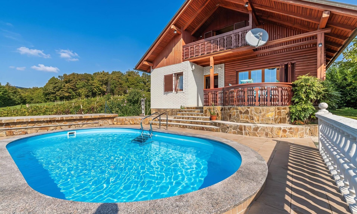 Semic House | Pool Chalet Adonis w/Panoramic Views, Semič, Slovenia