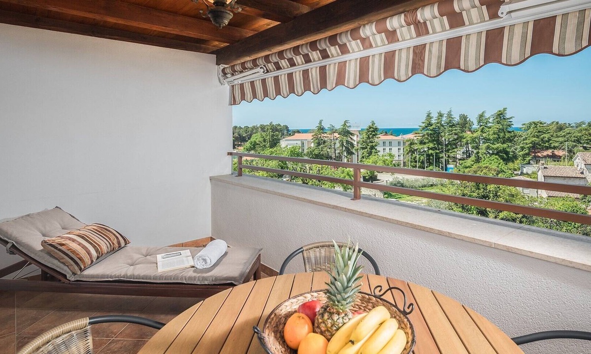 Spadici Apartment | Popular fully equipped modern one bedroom apartment in a top location in Porec near the beach and with sea view