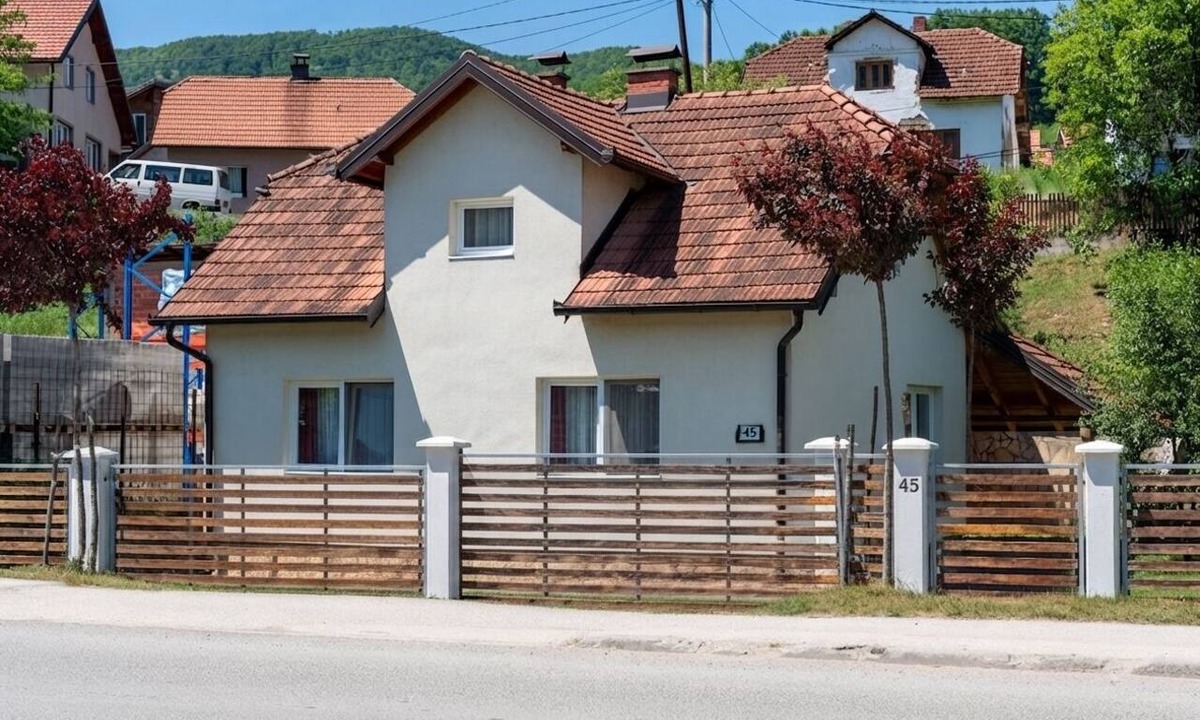 Milici House | Private Home in Šekovići - Gated Parking, AC, Sleeps 7