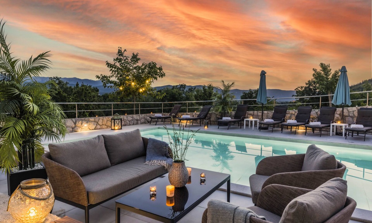 Imotski Villa | Private Imotski Villa for 12 | Heated Pool & Games Room