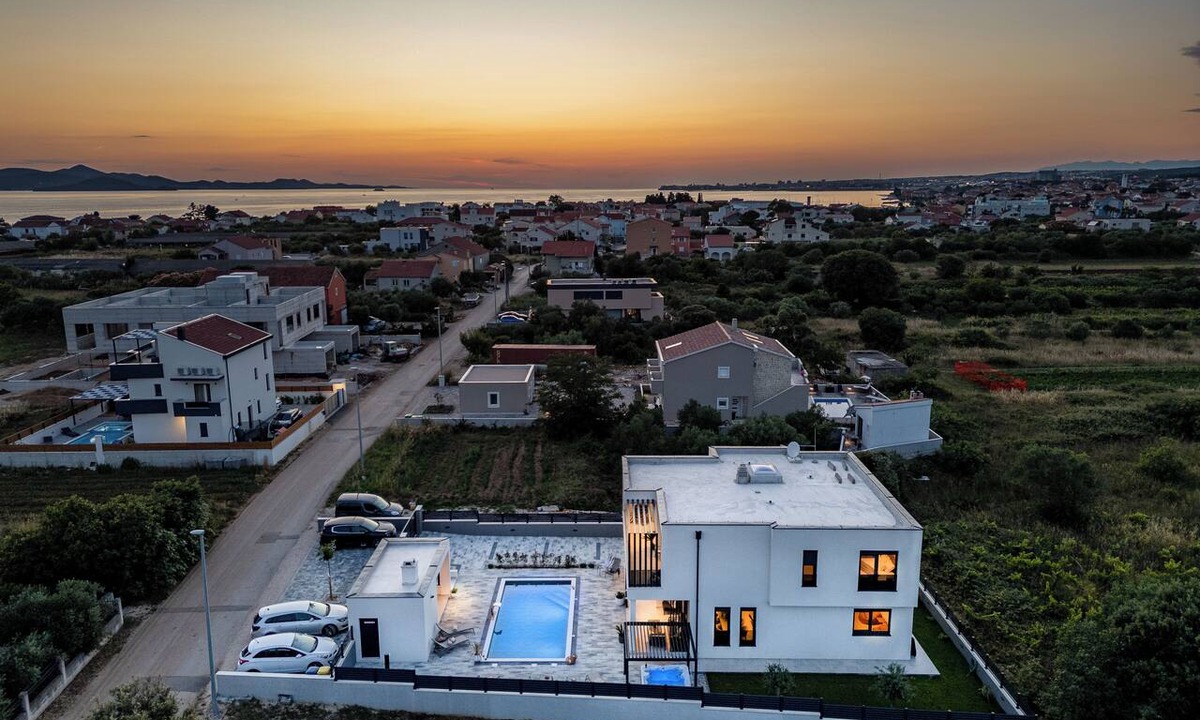 Bibinje Villa | Private & Modern 4BR Villa, Heated Pool, Jacuzzi, and Gaming room, Near Zadar