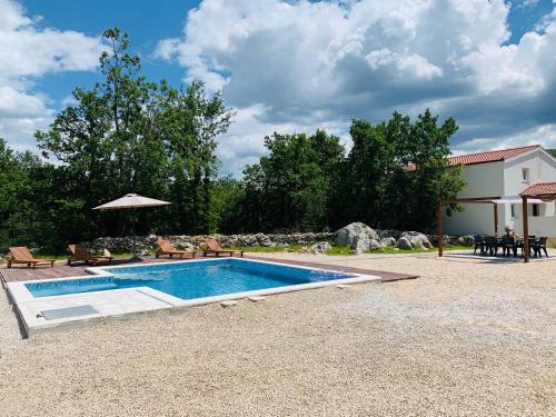 Neoric Villa | Private Villa Bonaventura with Pool & Jacuzzi & BBQ for Families & Groups near Split