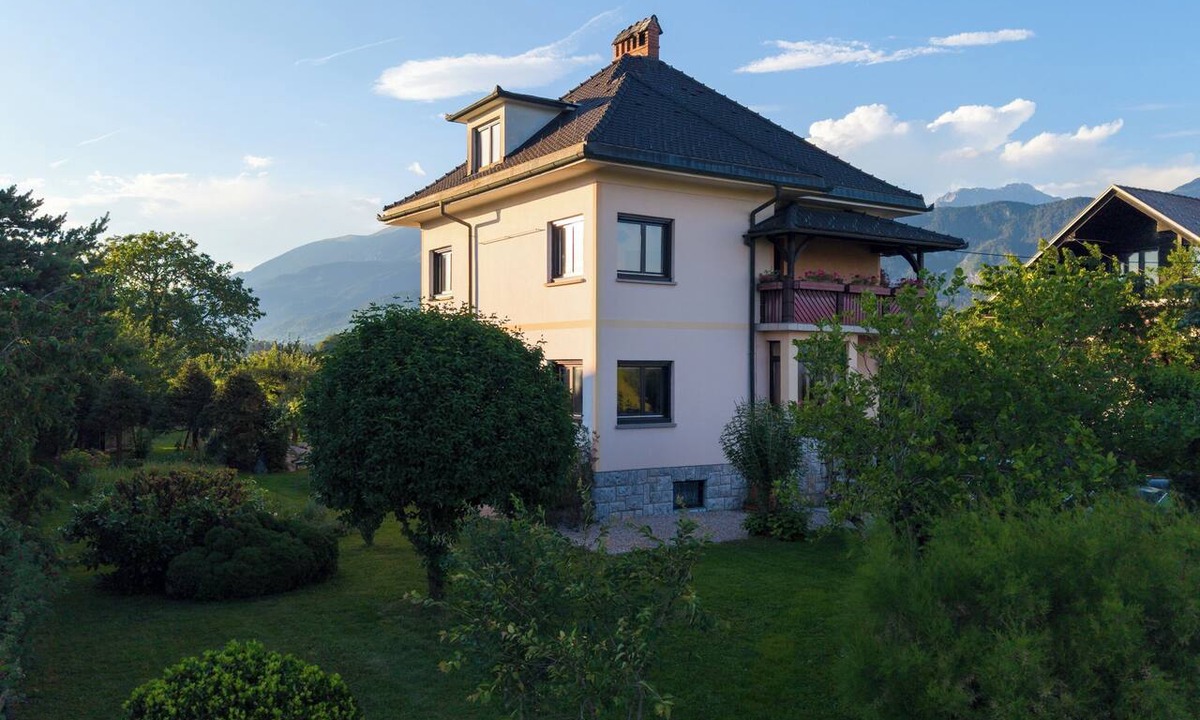 Lesce Villa | Private Villa Moka near Bled with AC, Wi-Fi, free parking, BBQ, huge garden