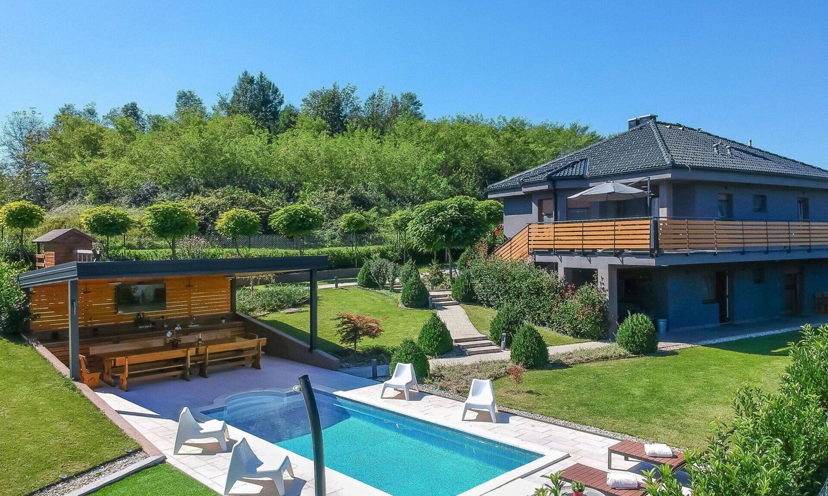 Bosiljevo House | Private Villa with A/C, private pool, WIFI, hot tub, TV, terrace, pets allowed, panoramic view