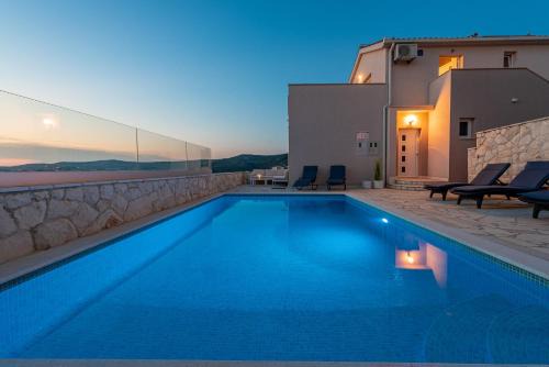 Razanj House | Quiet Bay Getaway Apt Mona 5 7 and 8
