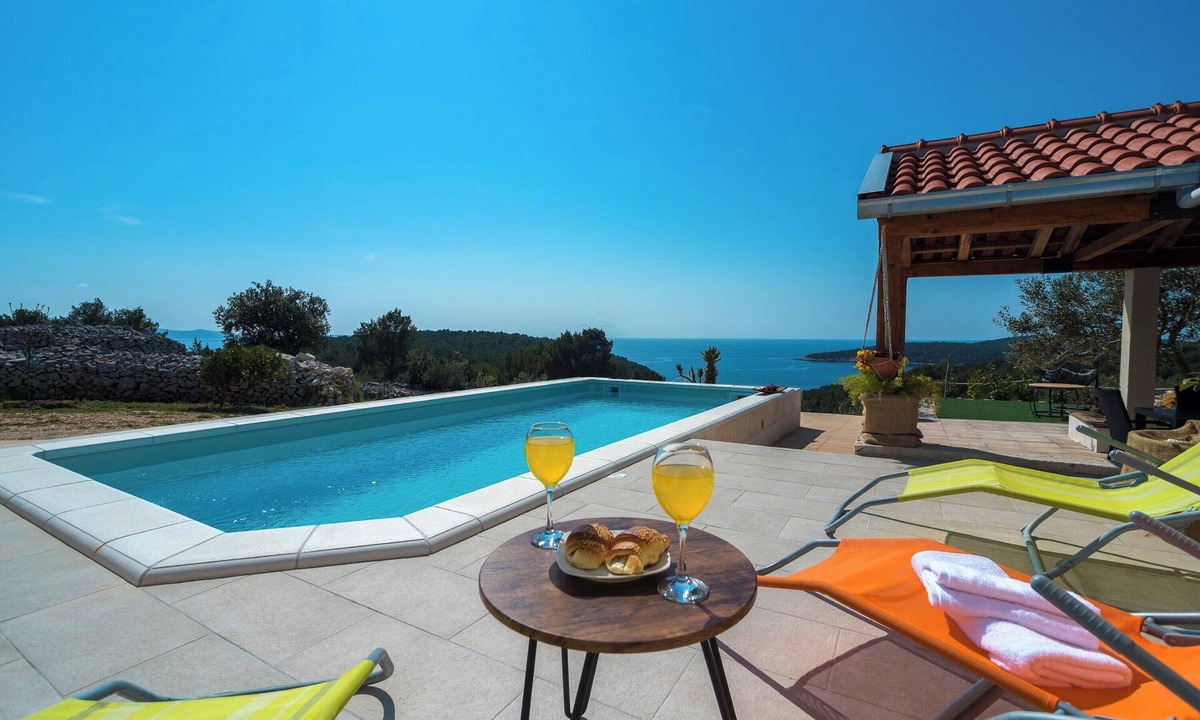Milna (Brac) House | Quiet retreat house with pool, garden and sea view