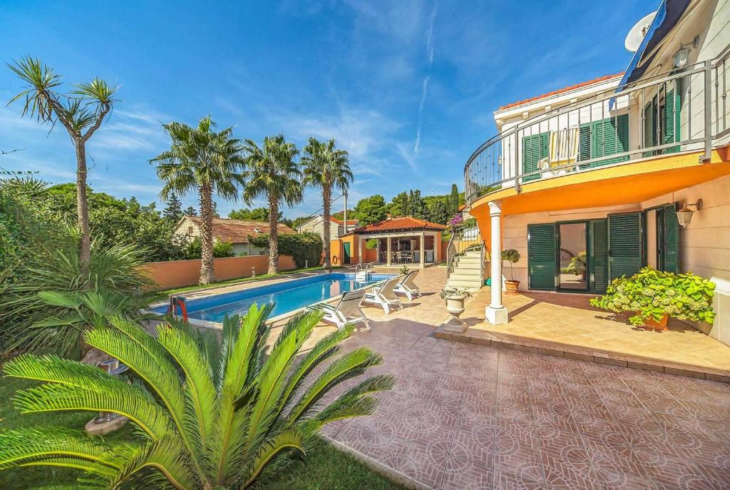 Sumartin Villa | Rasotica