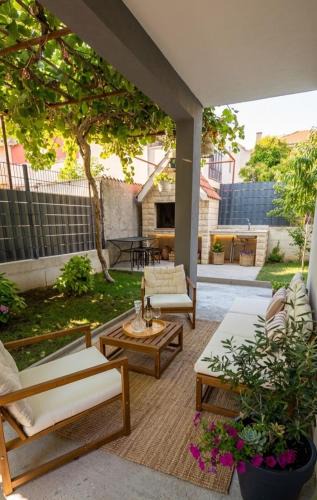 Kastel Novi Apartment | Rina Apartment- with barbecue and free parking