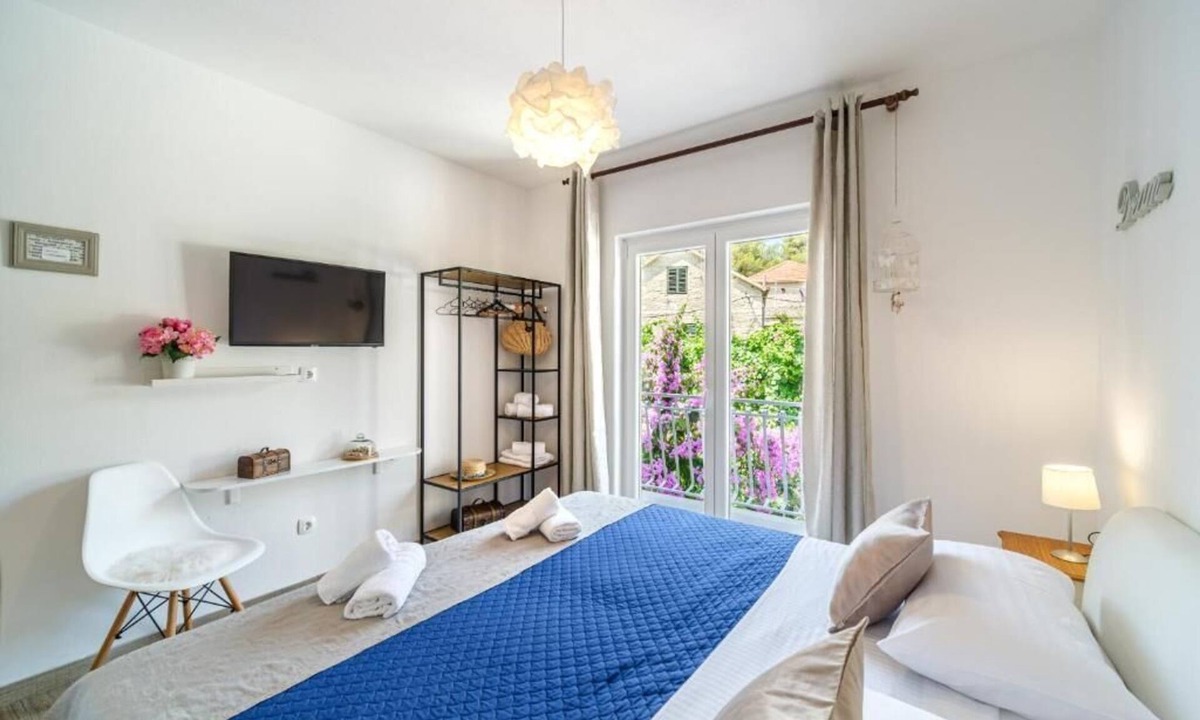 Cove Makarac (Milna) House | Rooms Ana
