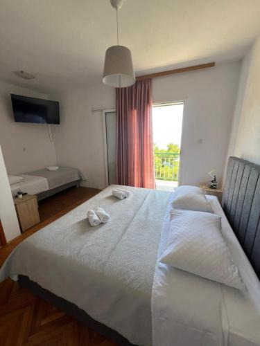 Drvenik Apartment | Rooms with shared kitchen "Milica"