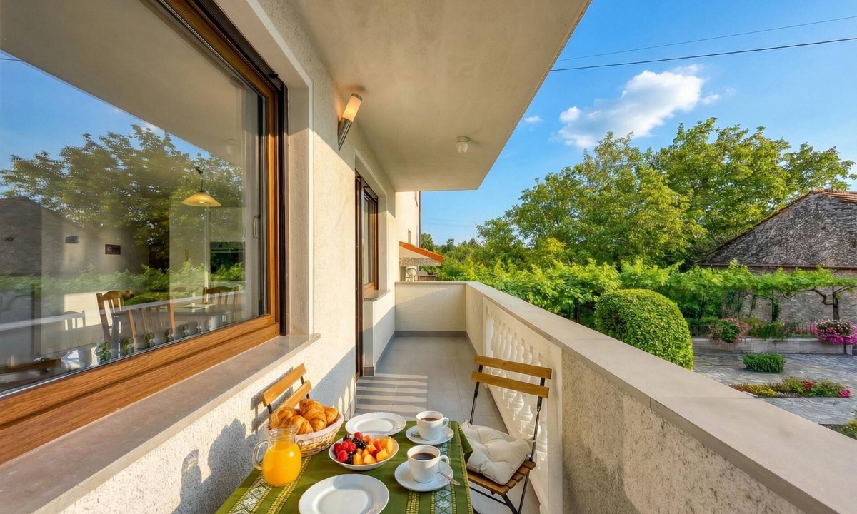Sezana Apartment | Ruj Karst Apartment with Balcony, Sežana, Slovenia
