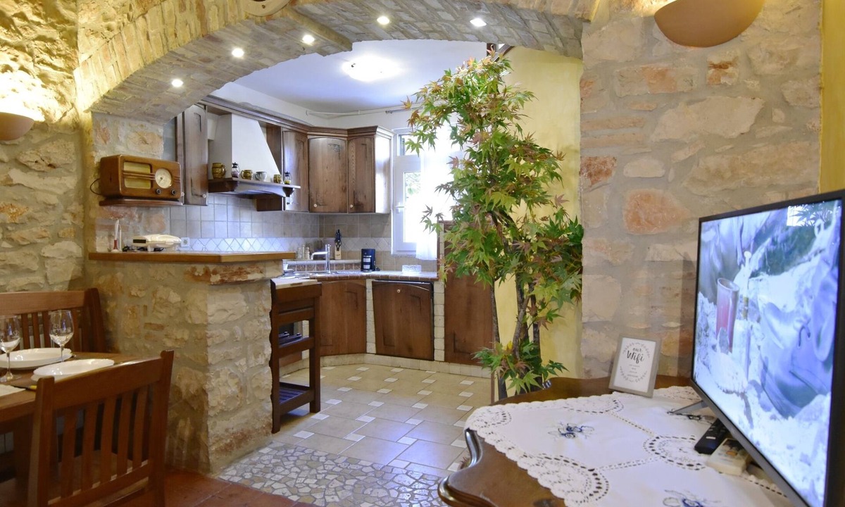 Umag Apartment | Rustic cottage in Umag: WiFi, air conditioning, garden, parking, barbecue