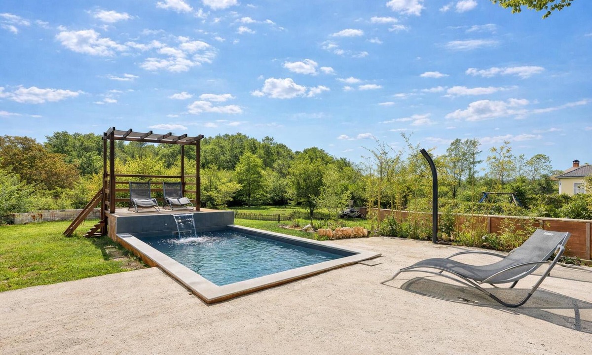 Heki House | Rustic Home Izabel with Pool, Pazin, Croatia