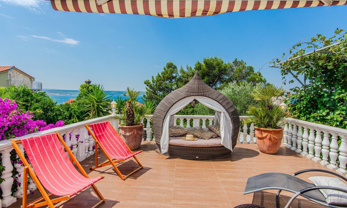 Maslenica Villa | Rustical Villa Verde with large pool and a sea view