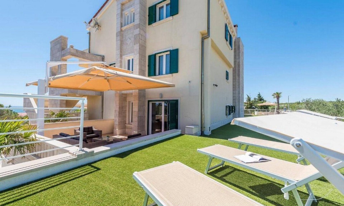 Novalja Apartment | Sargas Suite 6 with city view