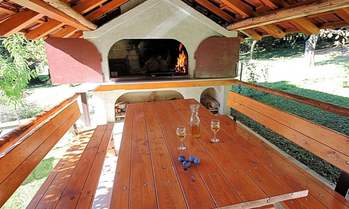 Breze House | Schönes Ferienhaus in Breze mit Eigenem Balkon by Interhome