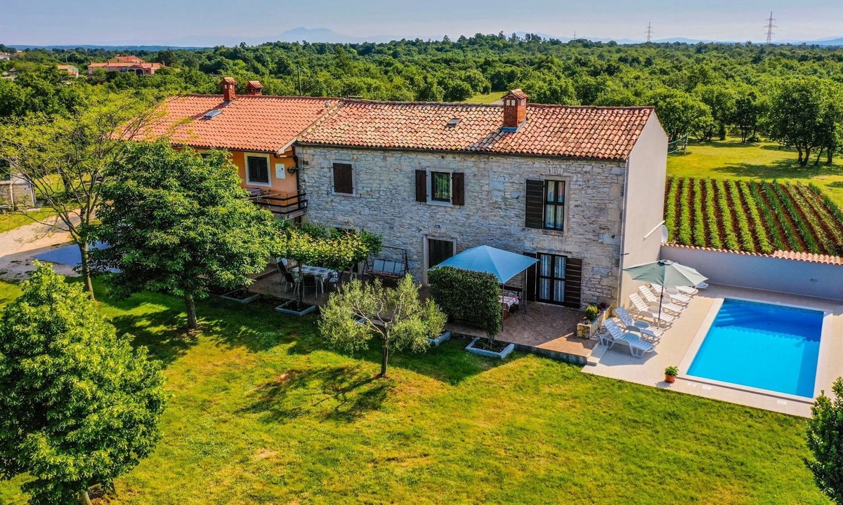 Bicici House | Schönes Haus mit großer grüner Umgebung, Pool by Interhome