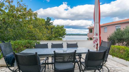 Tkon House | Sea Breeze - Holiday House on the Beach